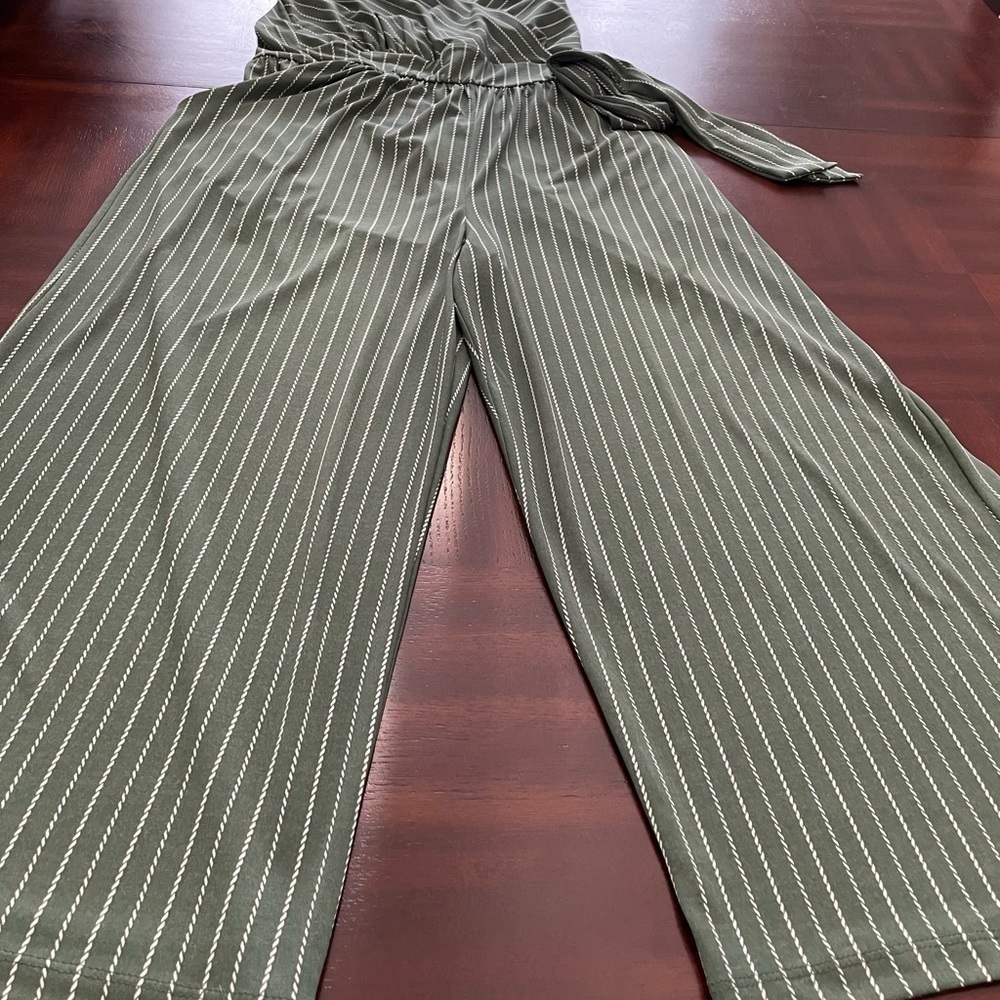 KaiTeigh women green striped crop Jumpsuit. New size S . V- neck sleeveless. - Picture 4 of 5